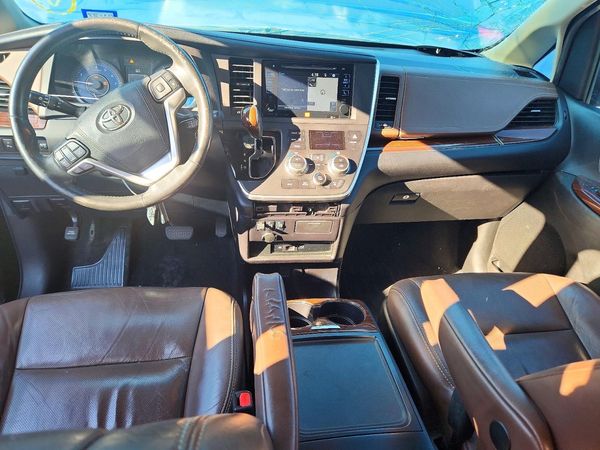 2017 TOYOTA SIENNA — CKPT