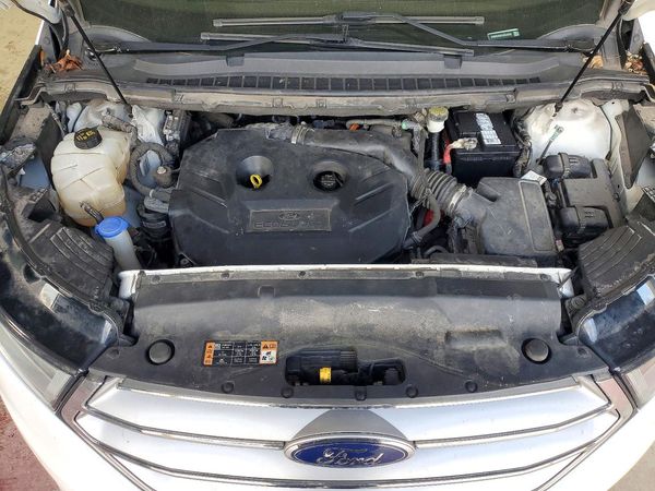 2017 FORD EDGE SE — Engine bay