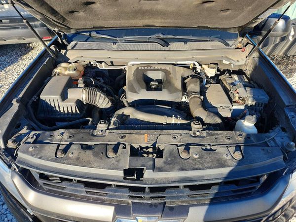 2017 CHEVROLET COLORADO Z71 — Engine bay