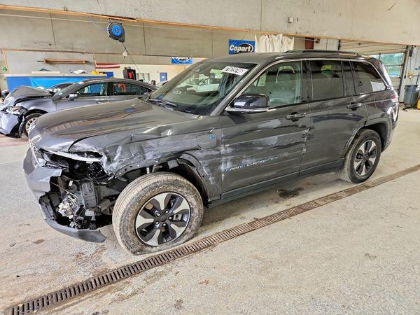 2025 JEEP GRAND CHEROKEE 4XE — Front 3/4