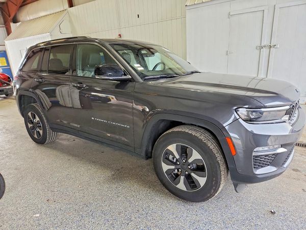 2025 JEEP GRAND CHEROKEE 4XE — Passenger 3/4
