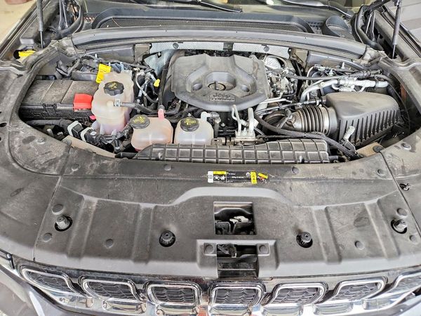 2025 JEEP GRAND CHEROKEE 4XE — Engine bay