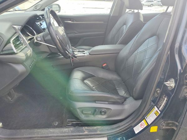 2019 TOYOTA CAMRY SOLA SE/XLE Hybrid — DENT