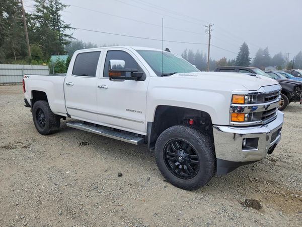 2019 CHEVROLET SILVERADO LTZ — Passenger 3/4