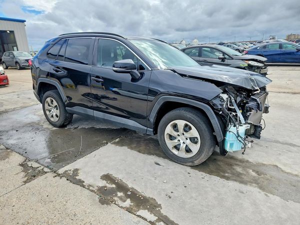2020 TOYOTA RAV4 XLE — Passenger 3/4