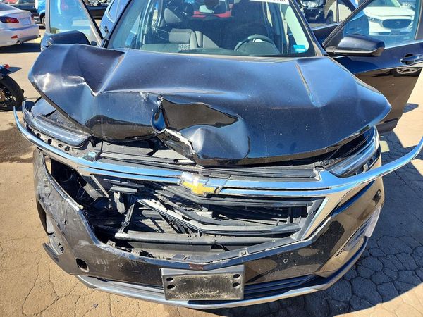 2022 CHEVROLET EQUINOX LT (1LT) — Engine bay
