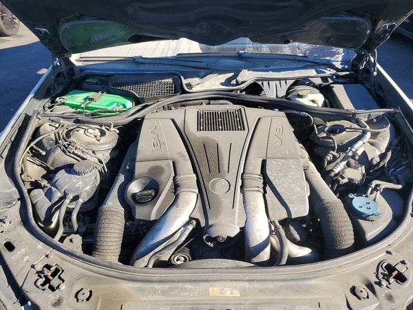 2012 MERCEDES-BENZ S — Engine bay