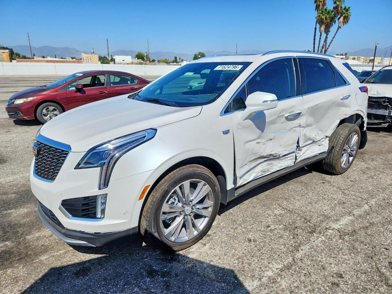 2026 CADILLAC XT5 Premium Luxury — Front 3/4