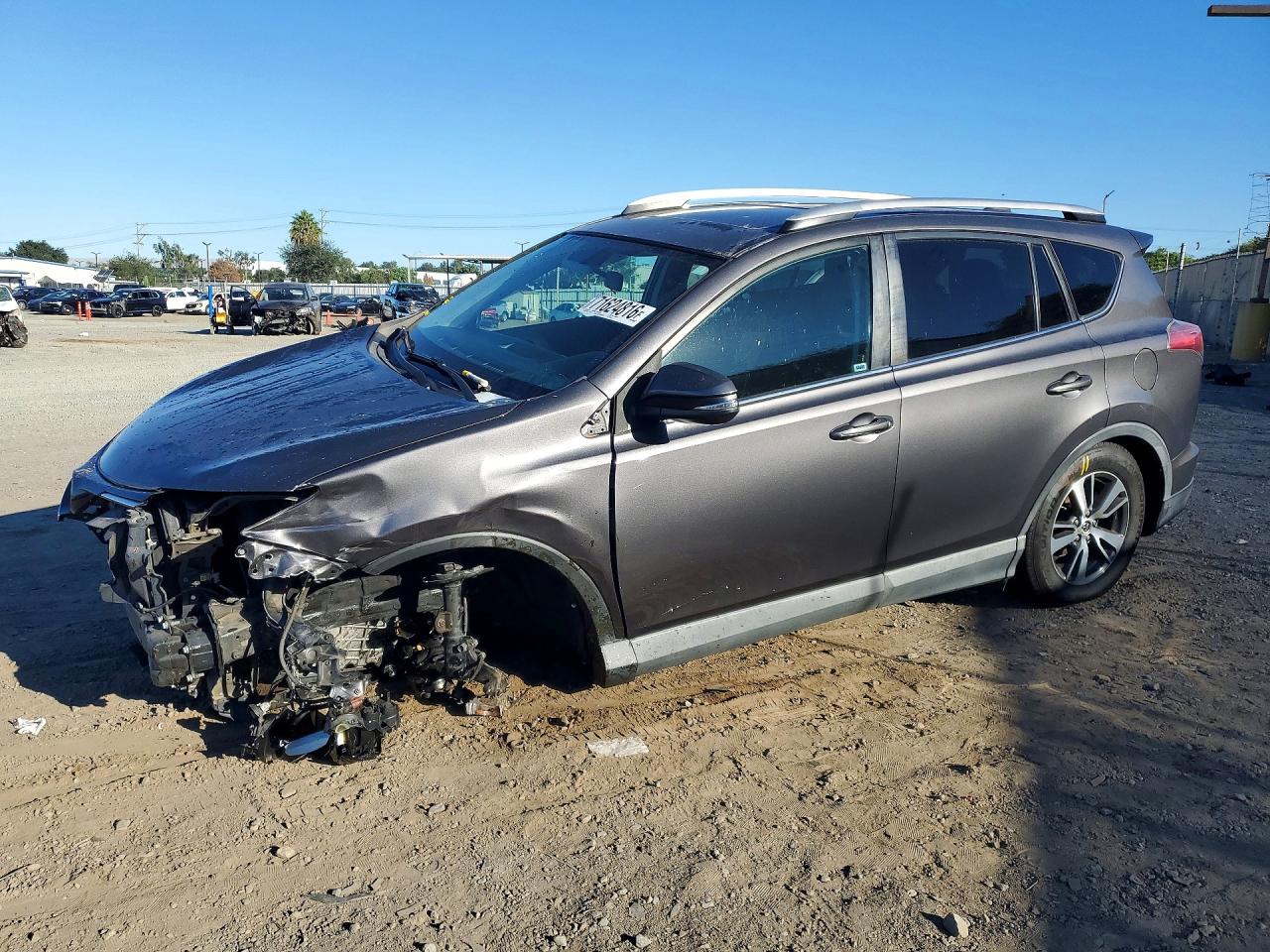 2016 TOYOTA RAV4 XLE (M Grade) — Front 3/4