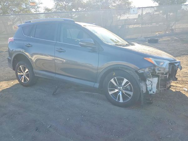 2016 TOYOTA RAV4 XLE (M Grade) — Passenger 3/4