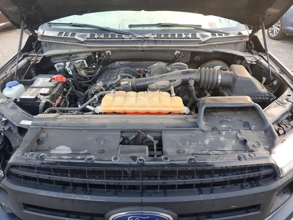 2018 FORD F150 — Engine bay