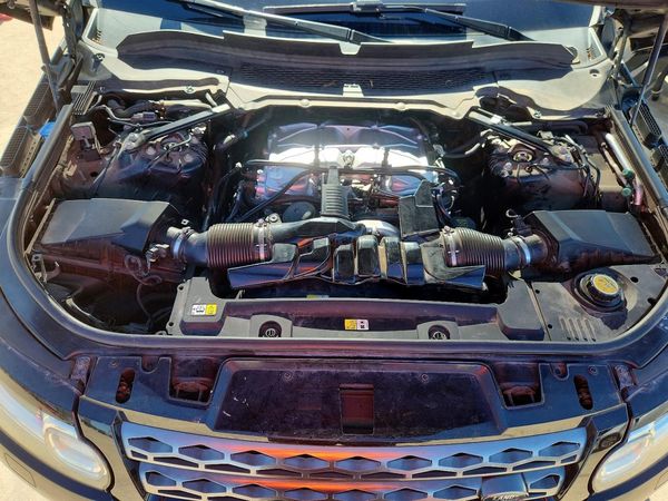 2017 LAND ROVER RANGEROVER SE — Engine bay
