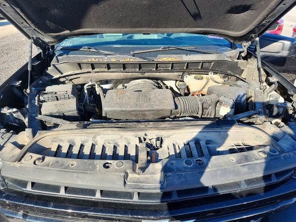 2020 CHEVROLET SILVERADO RST — Engine bay