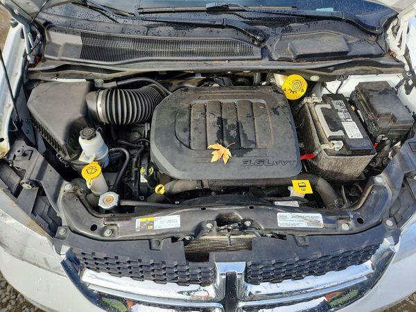 2019 DODGE GRAND CARAVAN SXT — Engine bay