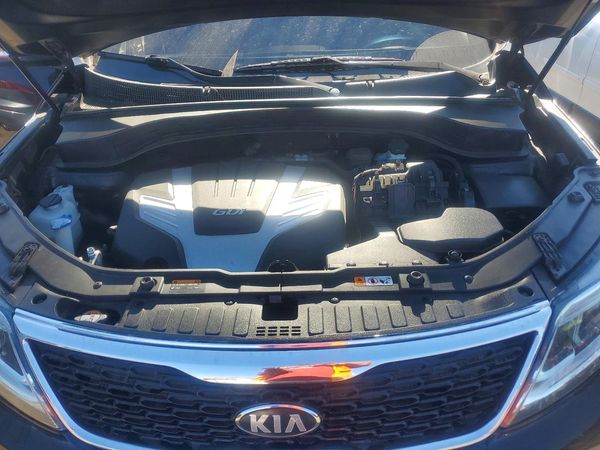 2014 KIA SORENTO EX — Engine bay