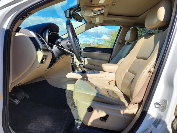 2017 JEEP GRAND CHEROKEE Limited — DENT