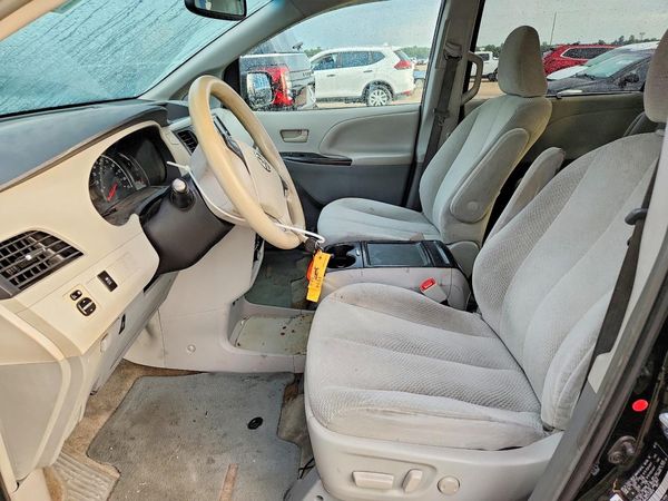 2014 TOYOTA SIENNA — DENT