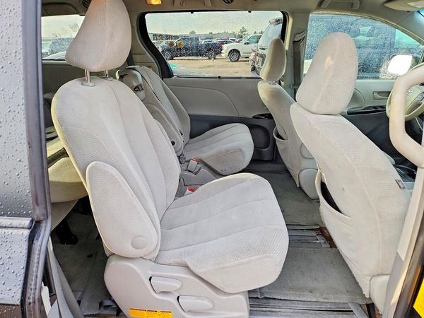 2014 TOYOTA SIENNA — PSRS