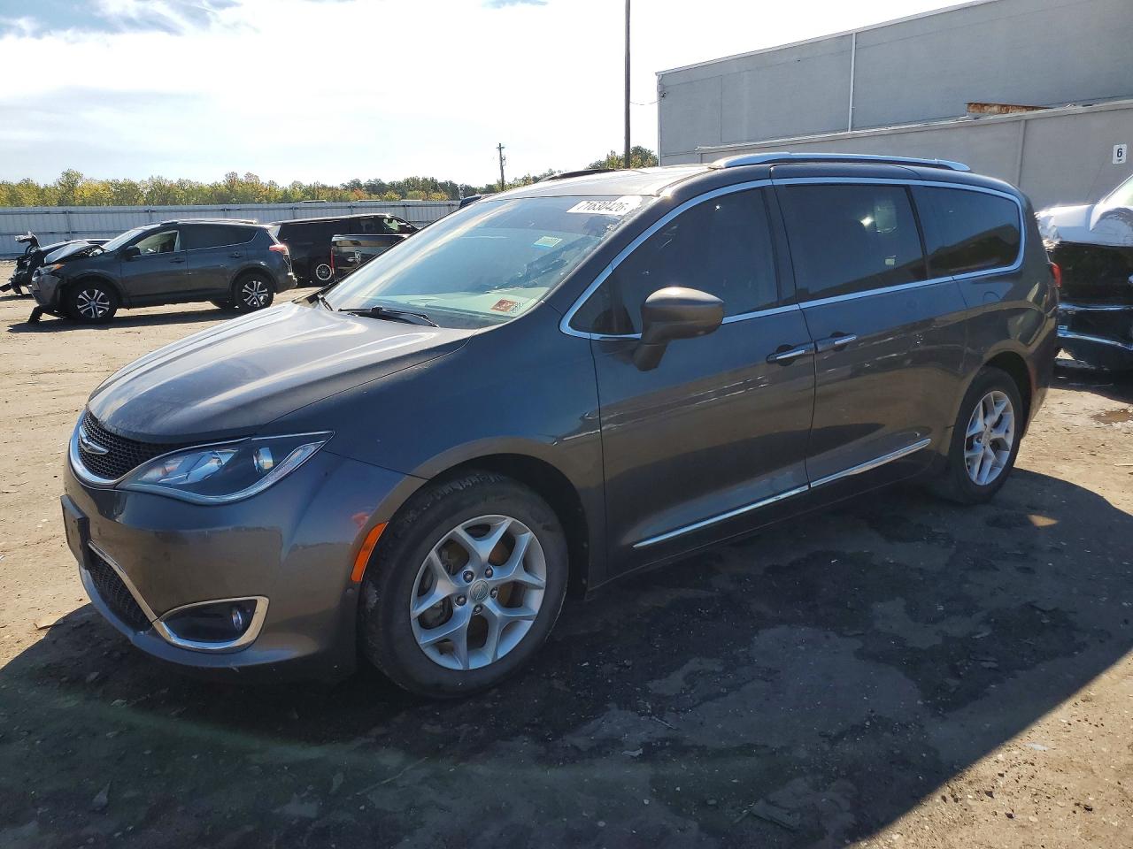 2017 CHRYSLER PACIFICA Touring L Plus — Front 3/4
