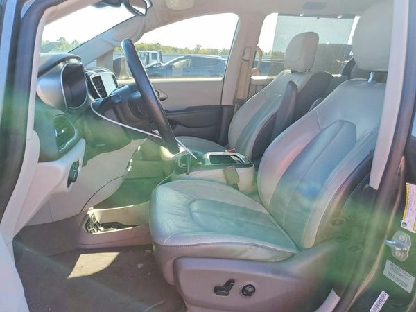 2017 CHRYSLER PACIFICA Touring L Plus — DENT