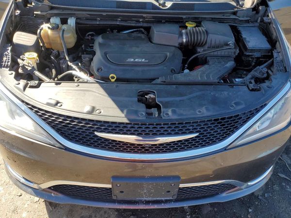 2017 CHRYSLER PACIFICA Touring L Plus — Engine bay