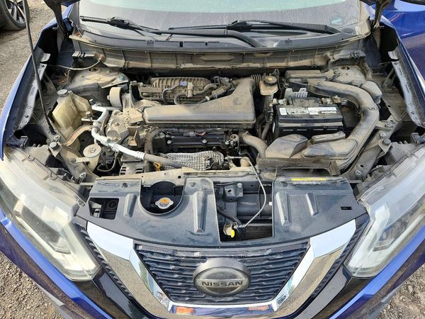 2019 NISSAN ROGUE — Engine bay