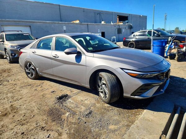 2024 HYUNDAI ELANTRA Limited — Passenger 3/4