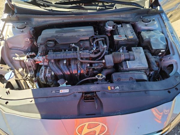 2024 HYUNDAI ELANTRA Limited — Engine bay