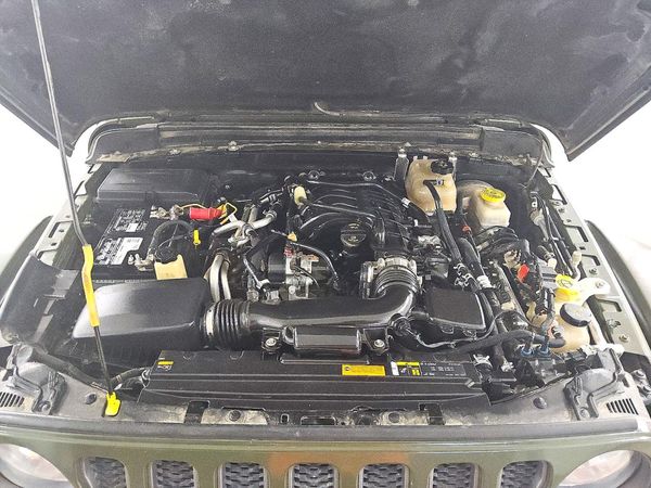 2021 JEEP WRANGLER Unlimited Rubicon — Engine bay