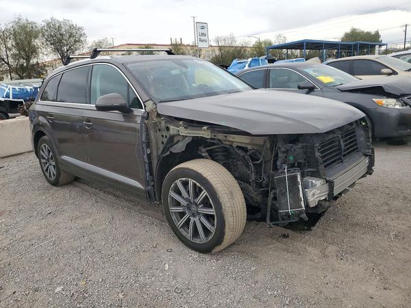 2017 AUDI Q7 quattro Premium Plus — Passenger 3/4