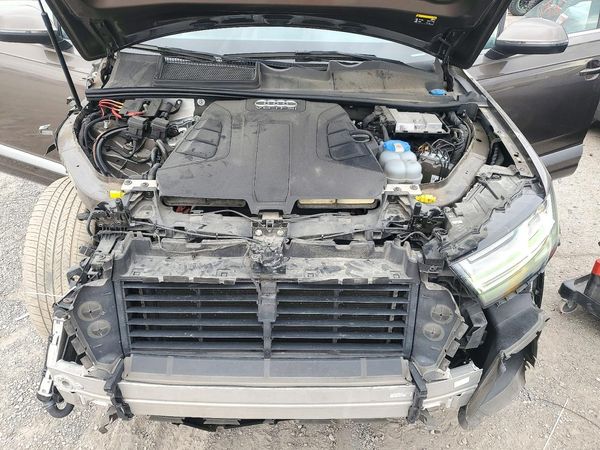 2017 AUDI Q7 quattro Premium Plus — Engine bay