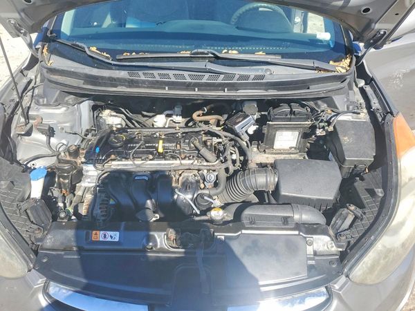 2013 HYUNDAI ELANTRA — Engine bay
