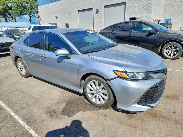 2018 TOYOTA CAMRY L/LE/SE/XLE — Passenger 3/4