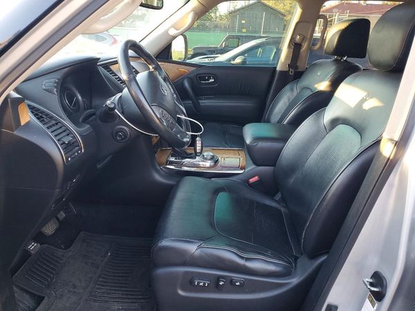 2013 INFINITI QX56 — DENT