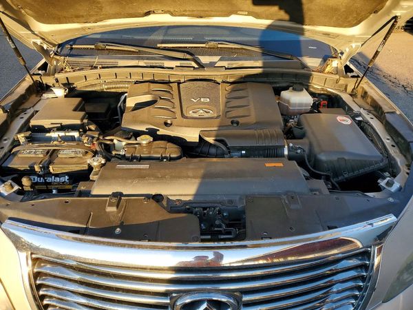 2013 INFINITI QX56 — Engine bay