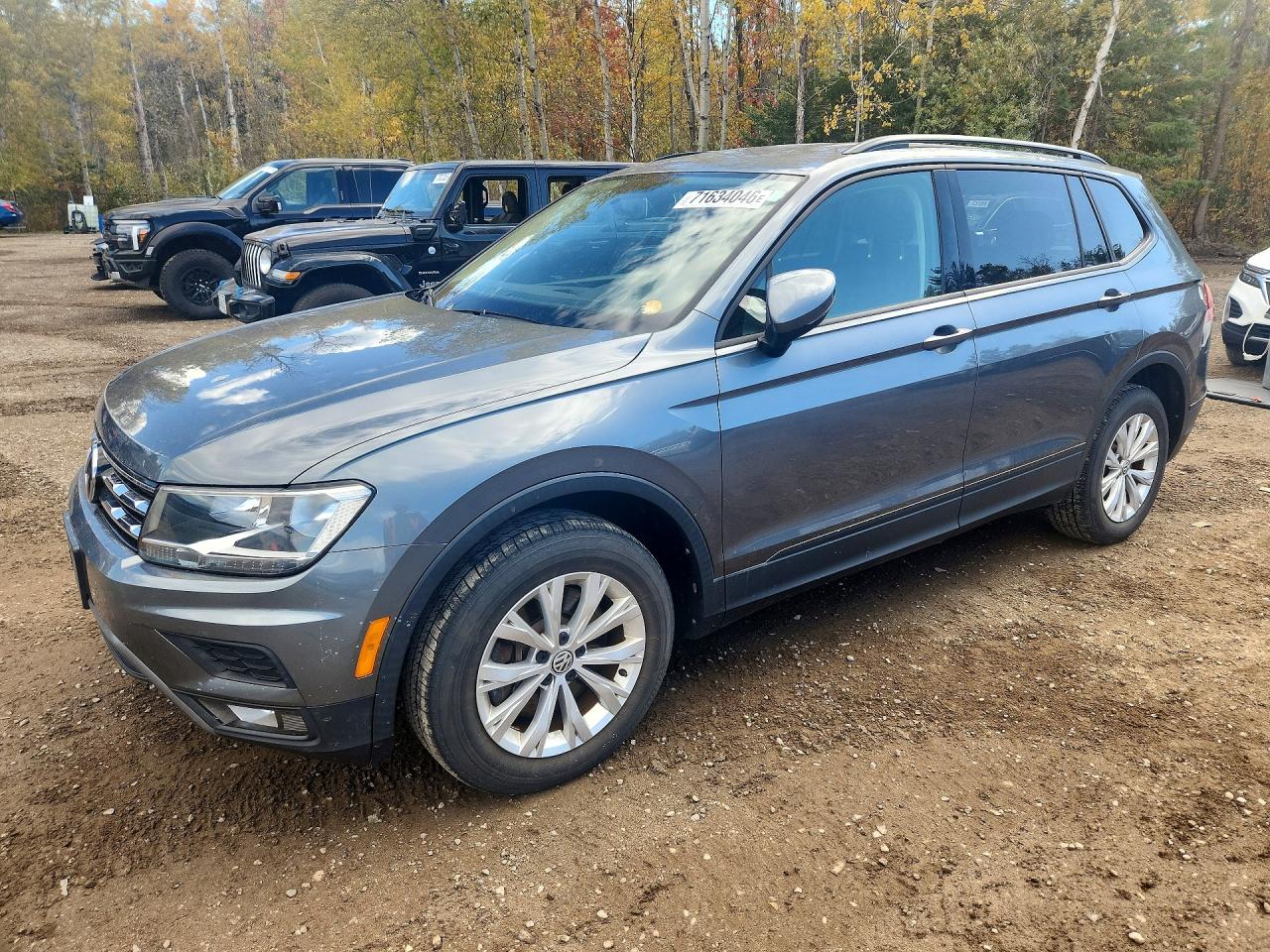 2018 VOLKSWAGEN TIGUAN 4Motion S — Front 3/4