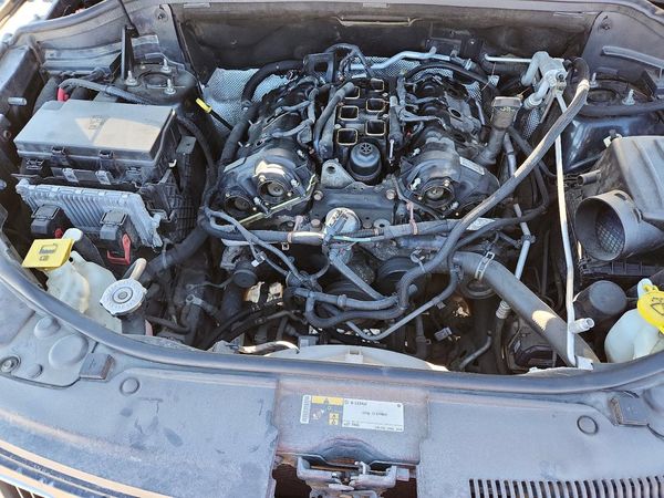 2015 JEEP CHEROKEE Laredo — Engine bay