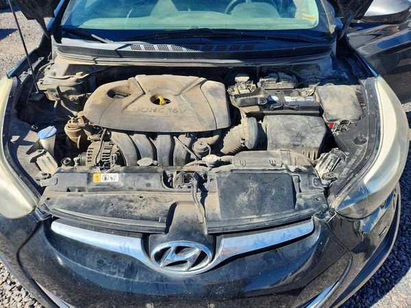 2015 HYUNDAI ELANTRA GLS(Middle) — Engine bay