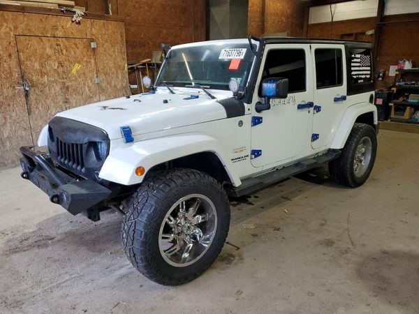 2015 JEEP WRANGLER Sahara — Front 3/4