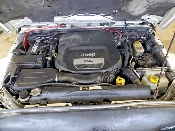 2015 JEEP WRANGLER Sahara — Engine bay