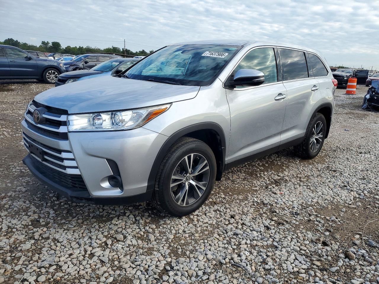 2019 TOYOTA HIGHLANDER LE/LE Plus — Front 3/4