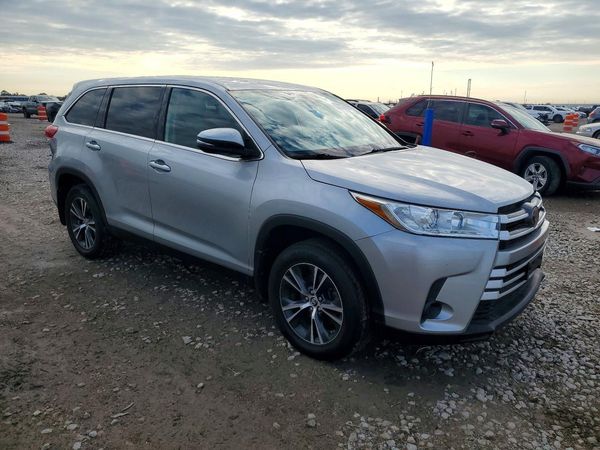 2019 TOYOTA HIGHLANDER LE/LE Plus — Passenger 3/4