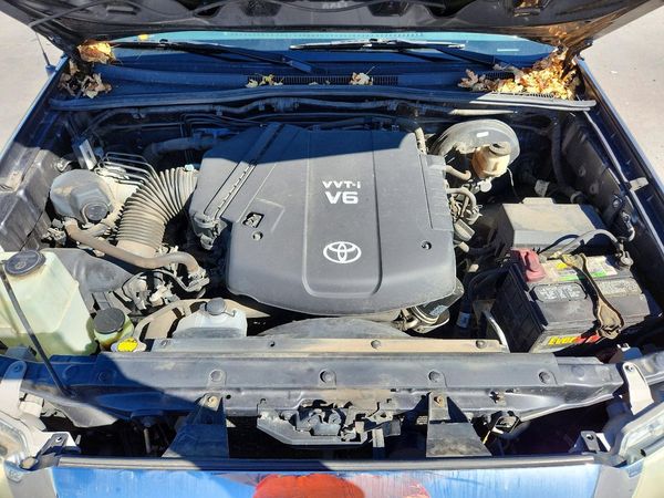 2014 TOYOTA TACOMA Delux Grade — Engine bay