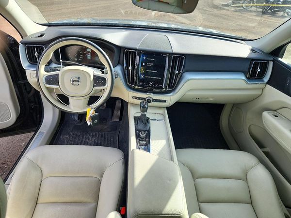 2018 VOLVO XC60 Momentum — CKPT