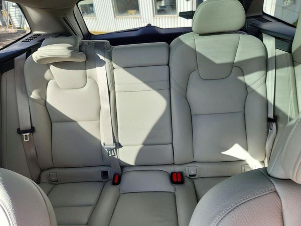2018 VOLVO XC60 Momentum — SUVN