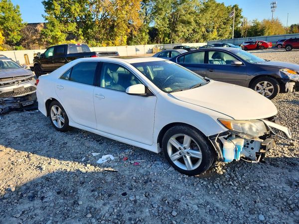 2013 TOYOTA CAMRY — Passenger 3/4