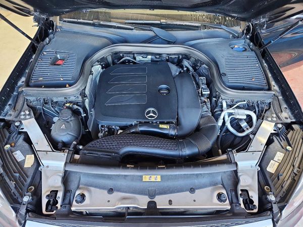 2020 MERCEDES-BENZ GLC GLC300-4M — Engine bay