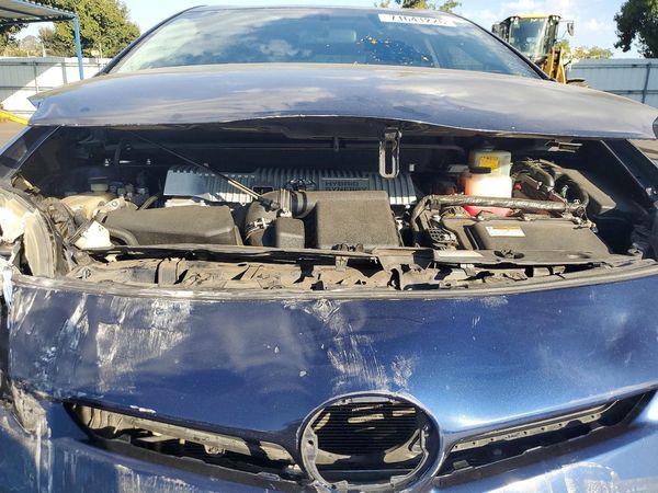 2015 TOYOTA PRIUS — Engine bay
