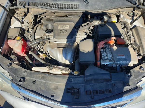 2013 TOYOTA CAMRY SOLA Hybrid — Engine bay