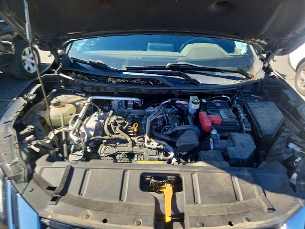 2021 NISSAN ROGUE SV — Engine bay